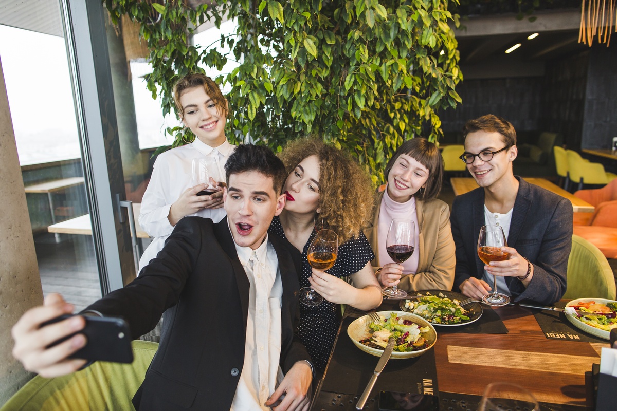 restaurant entertainment ideas